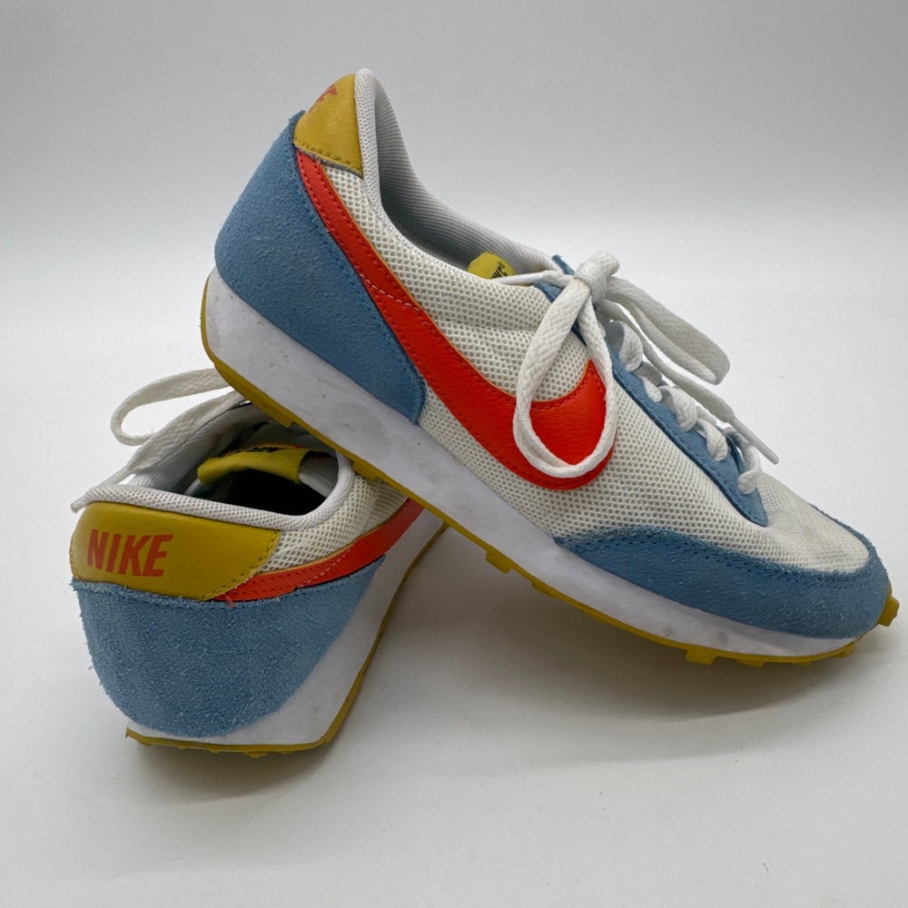 NIKE DayBreak Sneakers Size 6